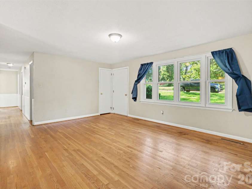 623 Westside Drive, Newton, NC 28658.  MLS# CAR4427242, YatesRealty ID 54457. 