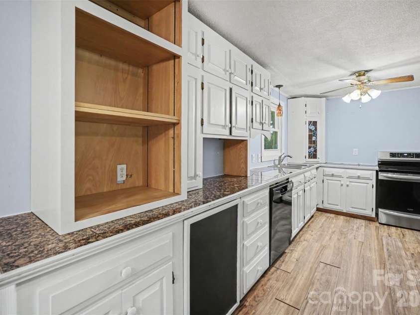 623 Westside Drive, Newton, NC 28658.  MLS# CAR4427242, YatesRealty ID 54457. 