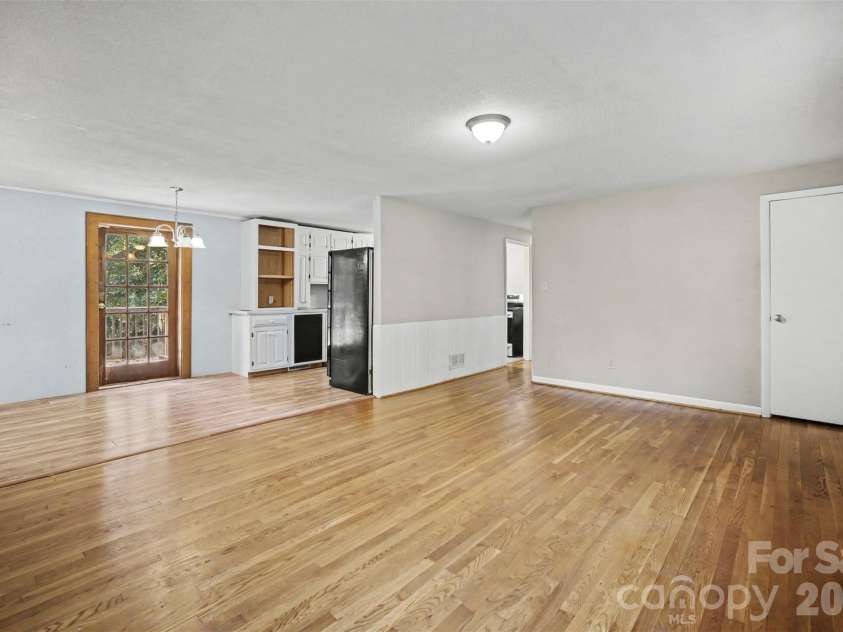 623 Westside Drive, Newton, NC 28658.  MLS# CAR4427242, YatesRealty ID 54457. 