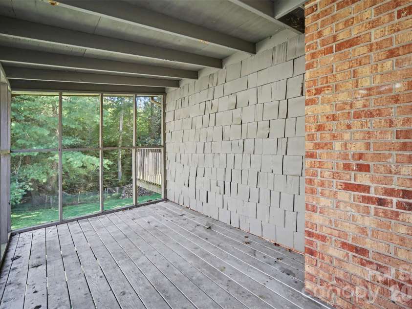 623 Westside Drive, Newton, NC 28658.  MLS# CAR4427242, YatesRealty ID 54457. 