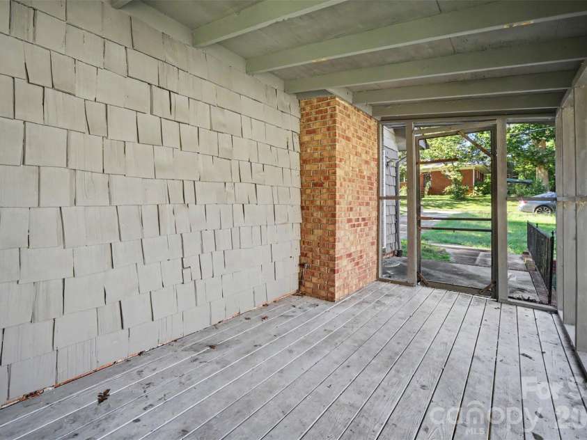 623 Westside Drive, Newton, NC 28658.  MLS# CAR4427242, YatesRealty ID 54457. 