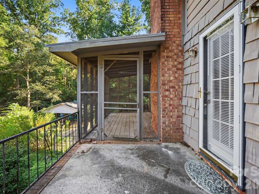 623 Westside Drive, Newton, NC 28658.  MLS# CAR4427242, YatesRealty ID 54457. 