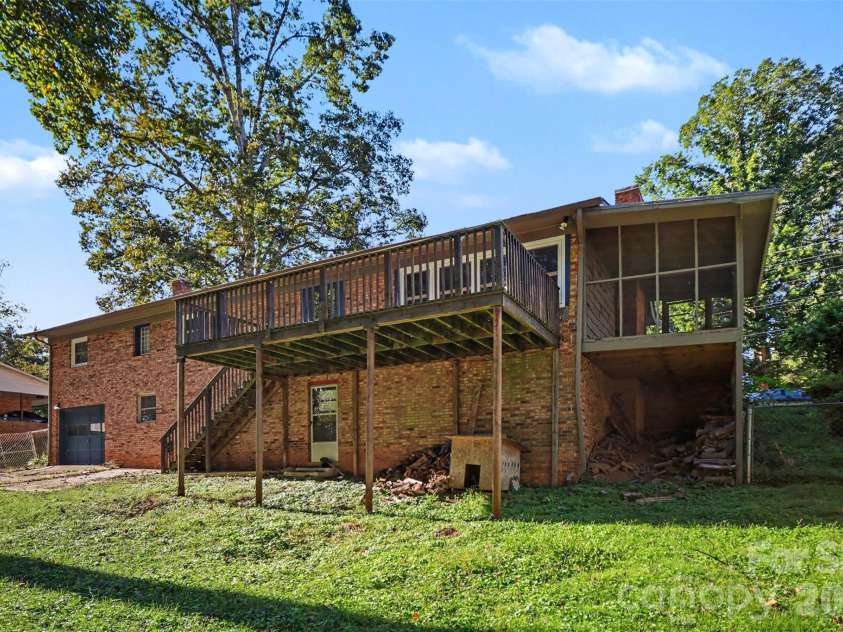 623 Westside Drive, Newton, NC 28658.  MLS# CAR4427242, YatesRealty ID 54457. 