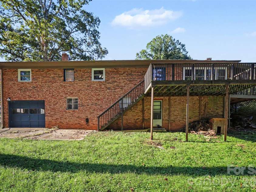 623 Westside Drive, Newton, NC 28658.  MLS# CAR4427242, YatesRealty ID 54457. 