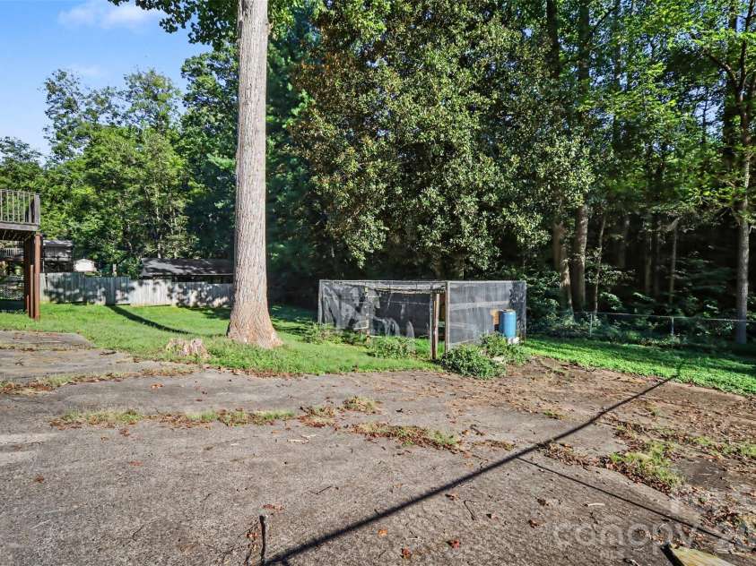 623 Westside Drive, Newton, NC 28658.  MLS# CAR4427242, YatesRealty ID 54457. 