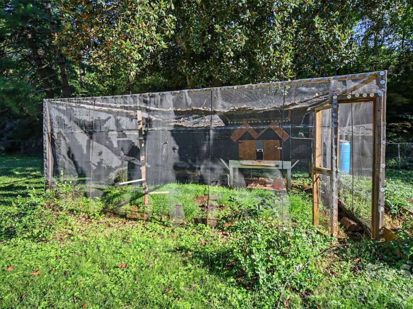 623 Westside Drive, Newton, NC 28658.  MLS# CAR4427242, YatesRealty ID 54457. 