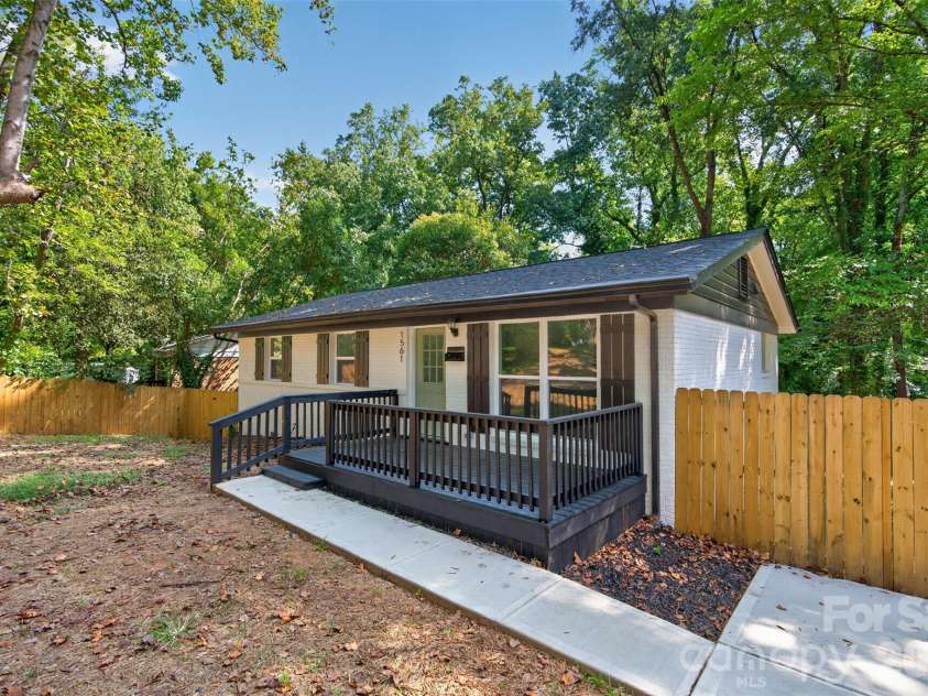 1561 Westdale Drive, Charlotte, NC 28208.  MLS# CAR4430262, YatesRealty ID 54458. 