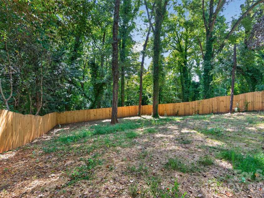 1561 Westdale Drive, Charlotte, NC 28208.  MLS# CAR4430262, YatesRealty ID 54458. 