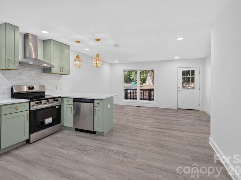 1561 Westdale Drive, Charlotte, NC 28208.  MLS# CAR4430262, YatesRealty ID 54458. 
