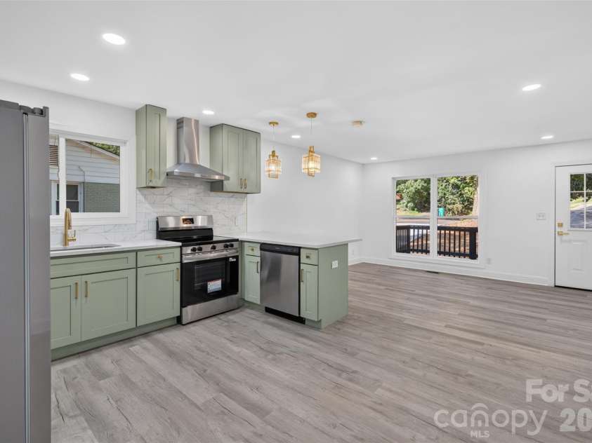 1561 Westdale Drive, Charlotte, NC 28208.  MLS# CAR4430262, YatesRealty ID 54458. 