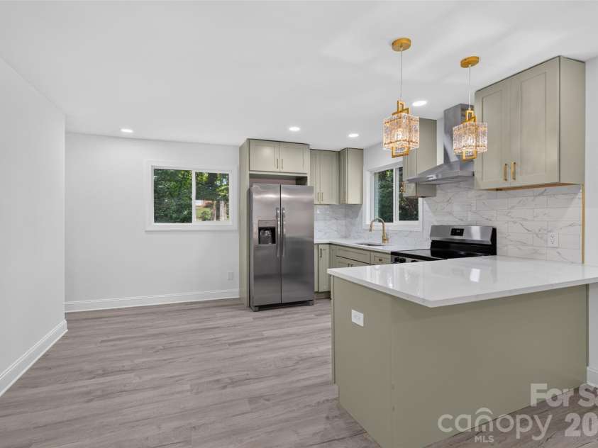 1561 Westdale Drive, Charlotte, NC 28208.  MLS# CAR4430262, YatesRealty ID 54458. 