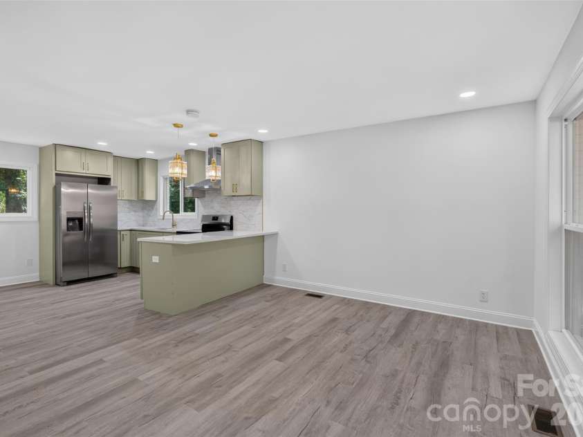 1561 Westdale Drive, Charlotte, NC 28208.  MLS# CAR4430262, YatesRealty ID 54458. 