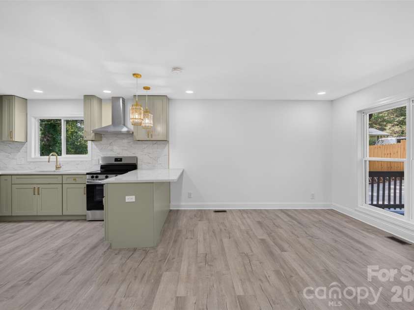 1561 Westdale Drive, Charlotte, NC 28208.  MLS# CAR4430262, YatesRealty ID 54458. 