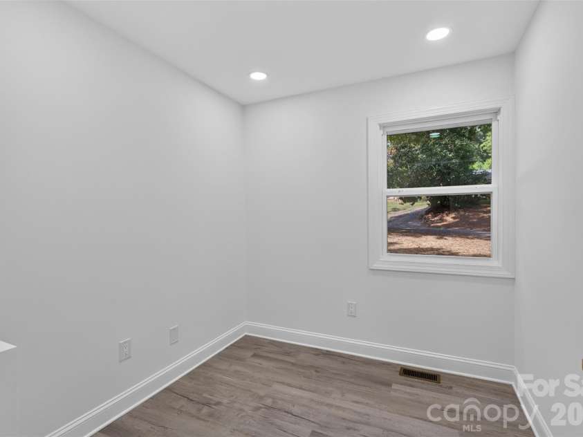 1561 Westdale Drive, Charlotte, NC 28208.  MLS# CAR4430262, YatesRealty ID 54458. 