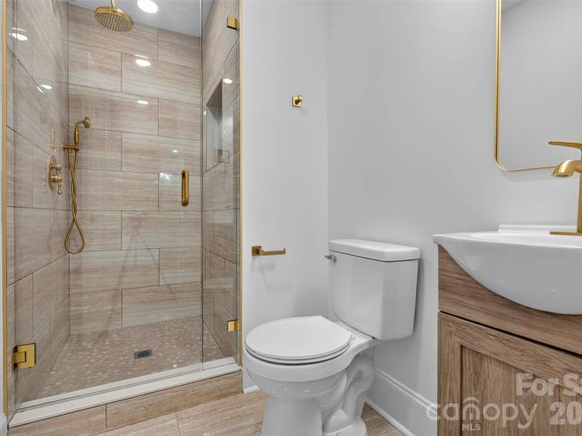 1561 Westdale Drive, Charlotte, NC 28208.  MLS# CAR4430262, YatesRealty ID 54458. 