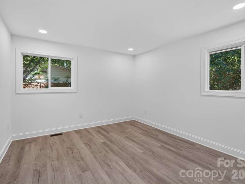 1561 Westdale Drive, Charlotte, NC 28208.  MLS# CAR4430262, YatesRealty ID 54458. 