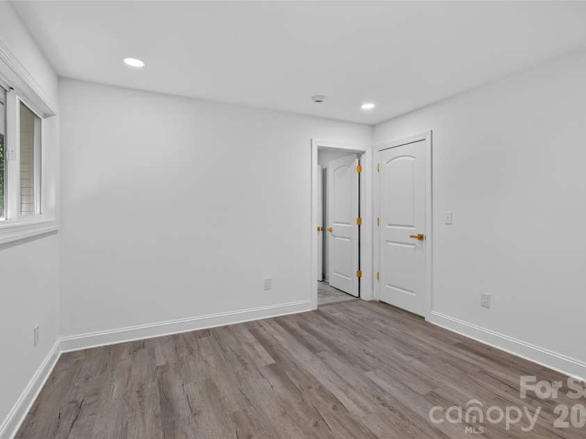1561 Westdale Drive, Charlotte, NC 28208.  MLS# CAR4430262, YatesRealty ID 54458. 