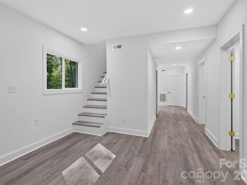 1561 Westdale Drive, Charlotte, NC 28208.  MLS# CAR4430262, YatesRealty ID 54458. 