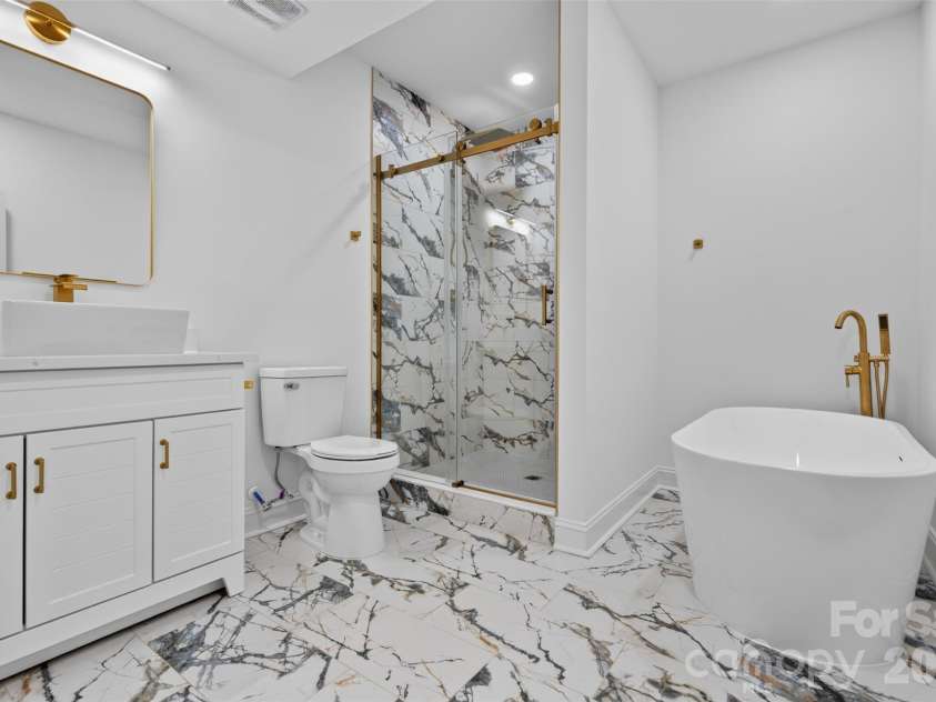 1561 Westdale Drive, Charlotte, NC 28208.  MLS# CAR4430262, YatesRealty ID 54458. 