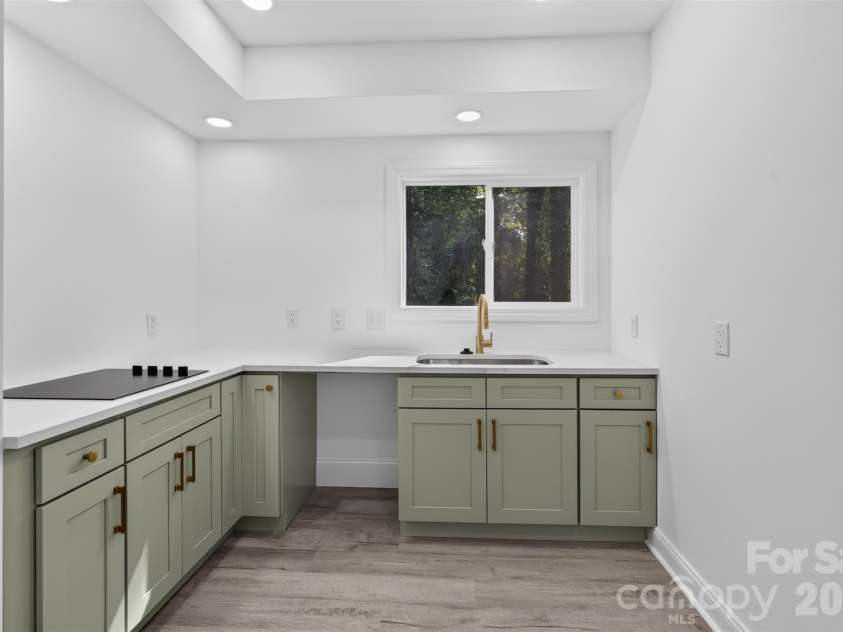 1561 Westdale Drive, Charlotte, NC 28208.  MLS# CAR4430262, YatesRealty ID 54458. 