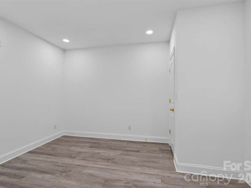 1561 Westdale Drive, Charlotte, NC 28208.  MLS# CAR4430262, YatesRealty ID 54458. 