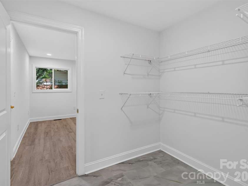 1561 Westdale Drive, Charlotte, NC 28208.  MLS# CAR4430262, YatesRealty ID 54458. 