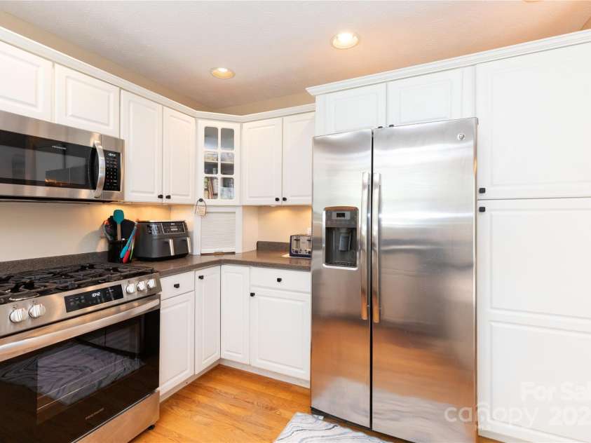 110 Red Fox Den Road, Mars Hill, NC 28754.  MLS# CAR4243153, YatesRealty ID 5446. 