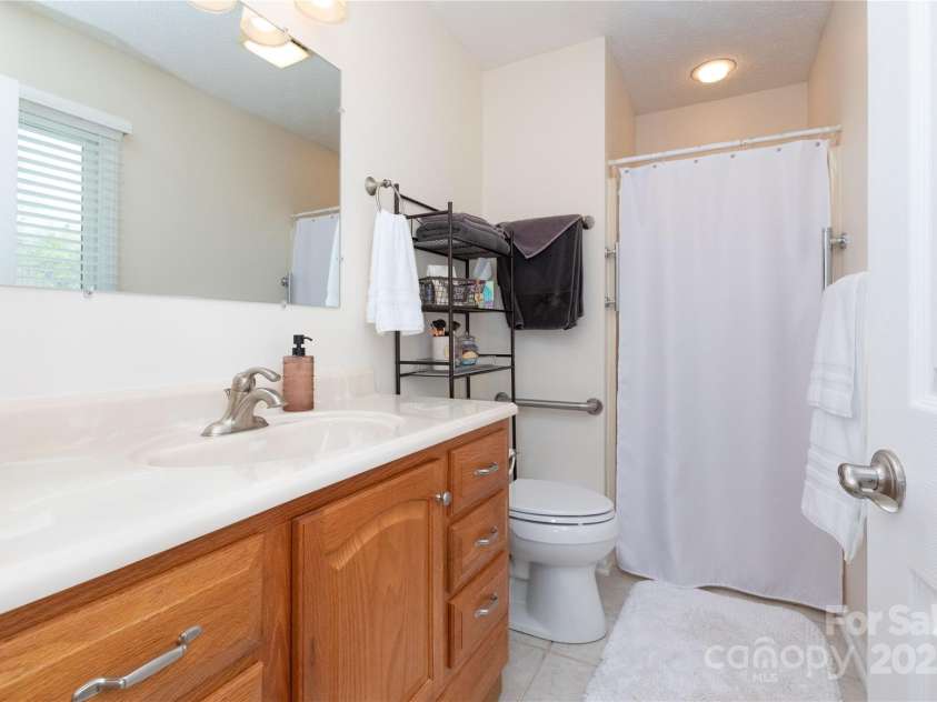 110 Red Fox Den Road, Mars Hill, NC 28754.  MLS# CAR4243153, YatesRealty ID 5446. 