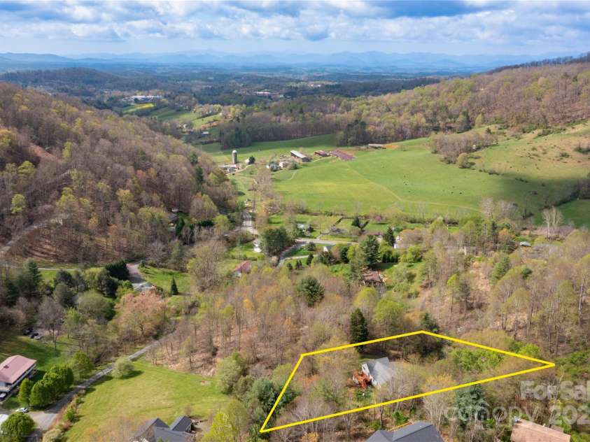 110 Red Fox Den Road, Mars Hill, NC 28754.  MLS# CAR4243153, YatesRealty ID 5446. Lot Lines are Approximate