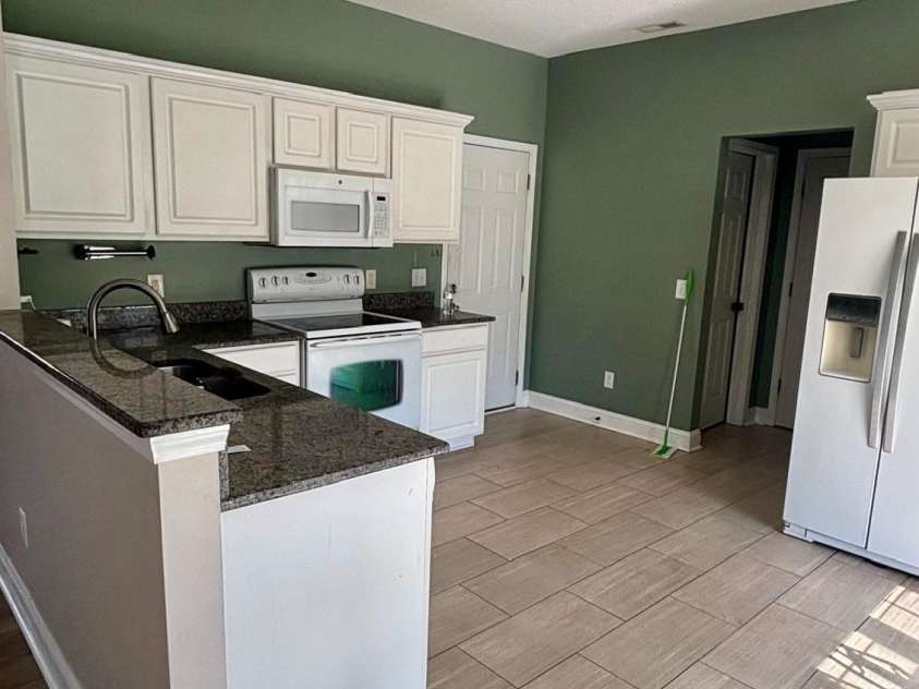 2018 Southwind Drive, Charlotte, NC 28216.  MLS# CAR4300833, YatesRealty ID 5446. 