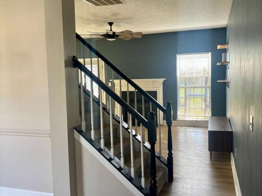 2018 Southwind Drive, Charlotte, NC 28216.  MLS# CAR4300833, YatesRealty ID 5446. Entry from foyer