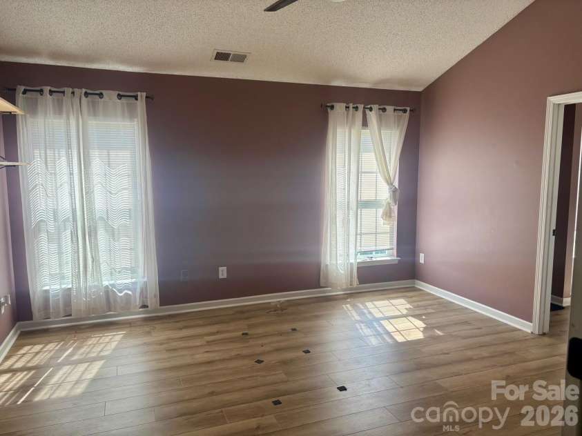 2018 Southwind Drive, Charlotte, NC 28216.  MLS# CAR4300833, YatesRealty ID 5446. Huge master Bed