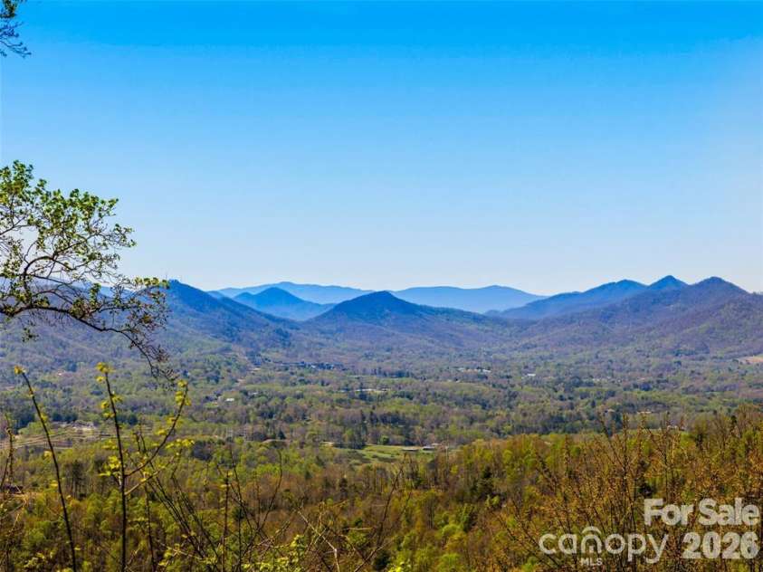 5 Soaring Hawk View, Asheville, NC 28804.  MLS# CAR4428342, YatesRealty ID 54462. 