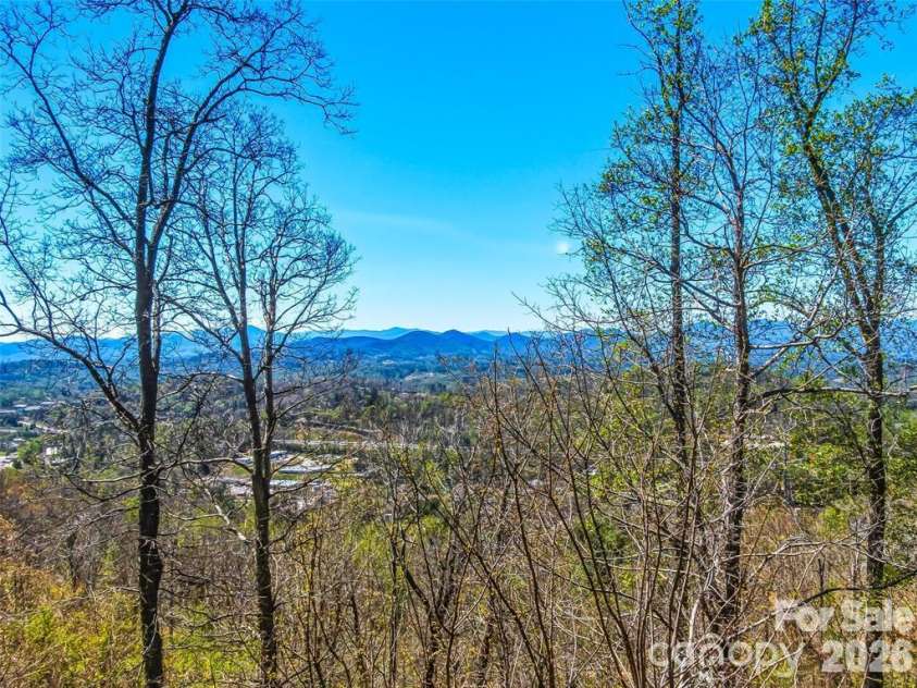 5 Soaring Hawk View, Asheville, NC 28804.  MLS# CAR4428342, YatesRealty ID 54462. 