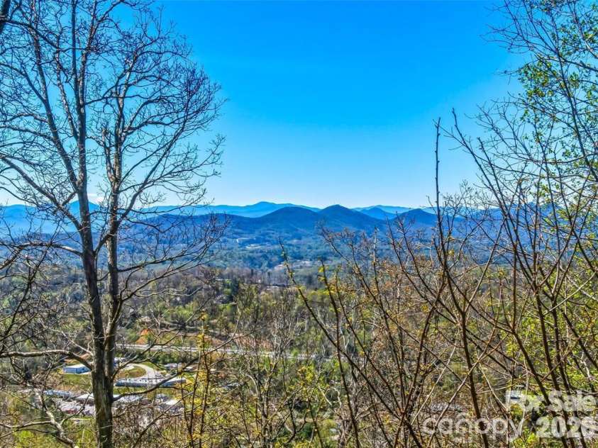 5 Soaring Hawk View, Asheville, NC 28804.  MLS# CAR4428342, YatesRealty ID 54462. 
