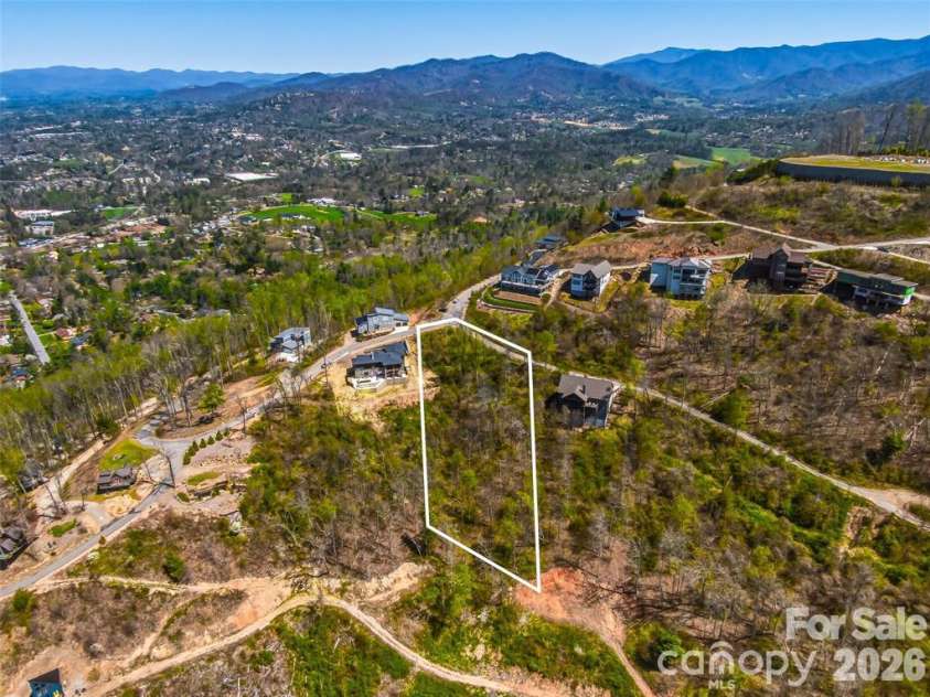 5 Soaring Hawk View, Asheville, NC 28804.  MLS# CAR4428342, YatesRealty ID 54462. 