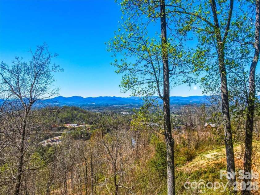 5 Soaring Hawk View, Asheville, NC 28804.  MLS# CAR4428342, YatesRealty ID 54462. 