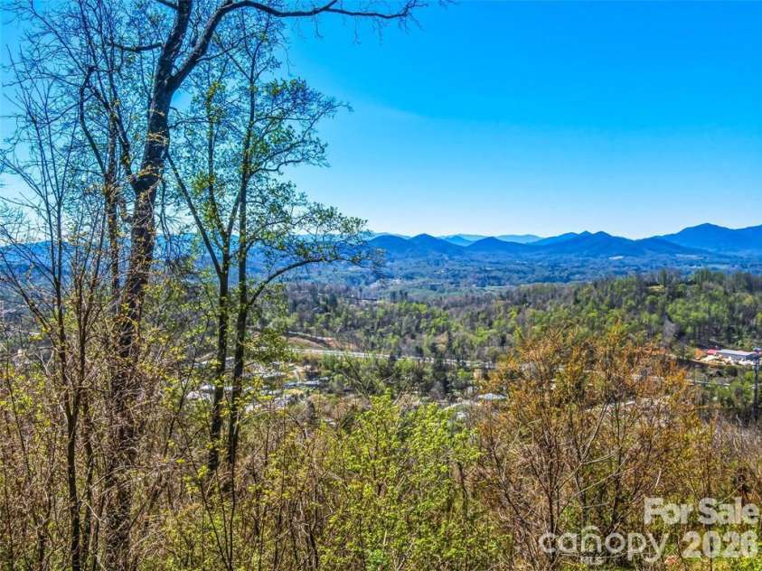 5 Soaring Hawk View, Asheville, NC 28804.  MLS# CAR4428342, YatesRealty ID 54462. 