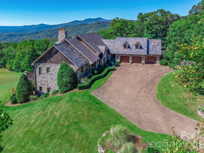 733 Dogwood Lane, Blowing Rock, NC 28605.  MLS# CAR4429155, YatesRealty ID 54463. 