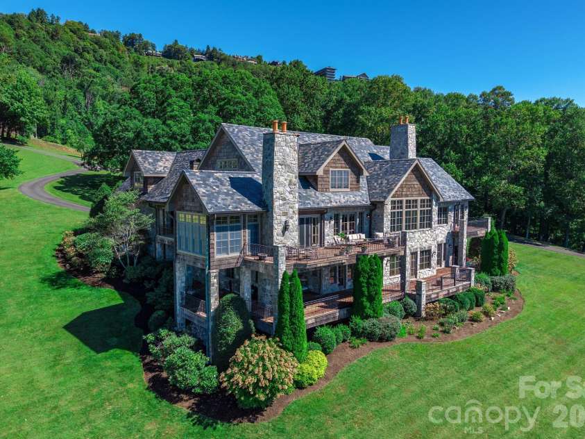 733 Dogwood Lane, Blowing Rock, NC 28605.  MLS# CAR4429155, YatesRealty ID 54463. 