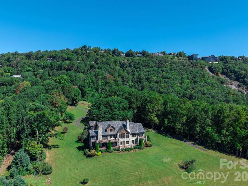 733 Dogwood Lane, Blowing Rock, NC 28605.  MLS# CAR4429155, YatesRealty ID 54463. 