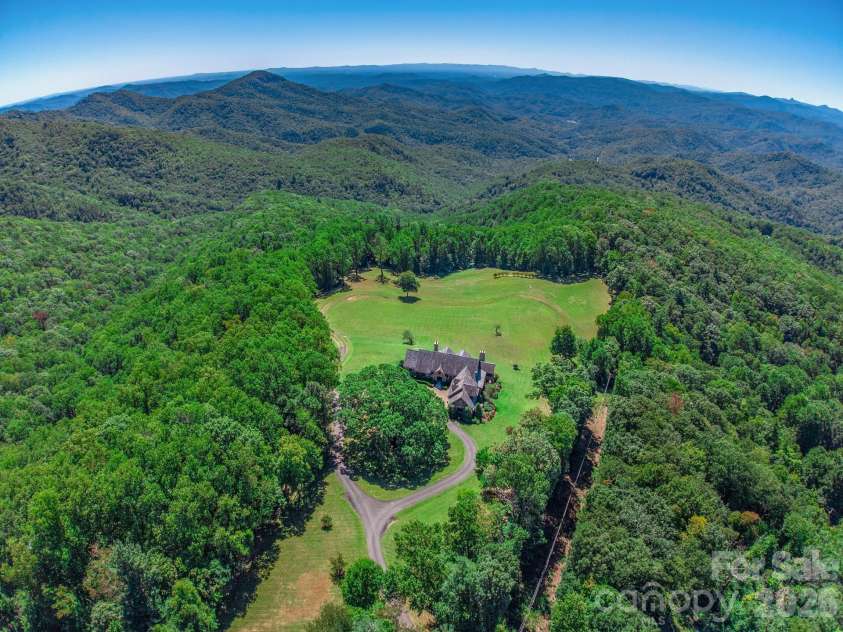 733 Dogwood Lane, Blowing Rock, NC 28605.  MLS# CAR4429155, YatesRealty ID 54463. 