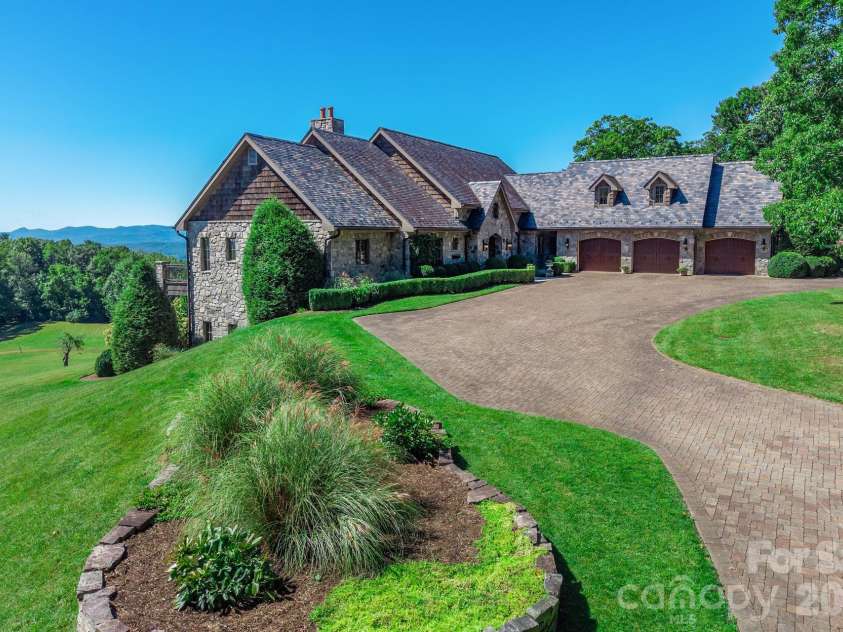 733 Dogwood Lane, Blowing Rock, NC 28605.  MLS# CAR4429155, YatesRealty ID 54463. 