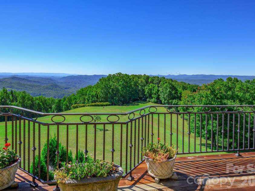 733 Dogwood Lane, Blowing Rock, NC 28605.  MLS# CAR4429155, YatesRealty ID 54463. 
