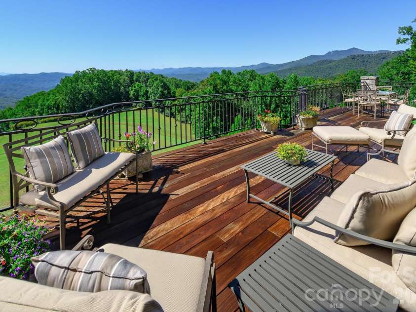 733 Dogwood Lane, Blowing Rock, NC 28605.  MLS# CAR4429155, YatesRealty ID 54463. 
