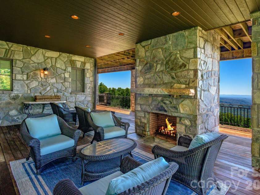 733 Dogwood Lane, Blowing Rock, NC 28605.  MLS# CAR4429155, YatesRealty ID 54463. 