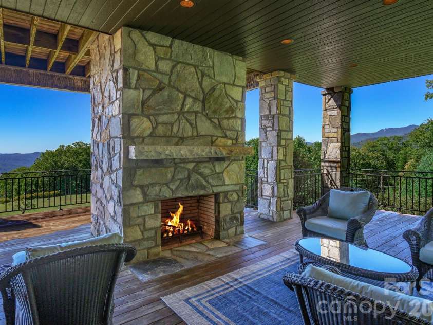 733 Dogwood Lane, Blowing Rock, NC 28605.  MLS# CAR4429155, YatesRealty ID 54463. 