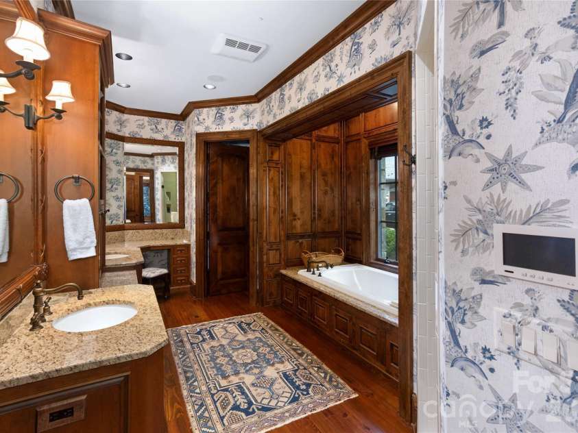 733 Dogwood Lane, Blowing Rock, NC 28605.  MLS# CAR4429155, YatesRealty ID 54463. 