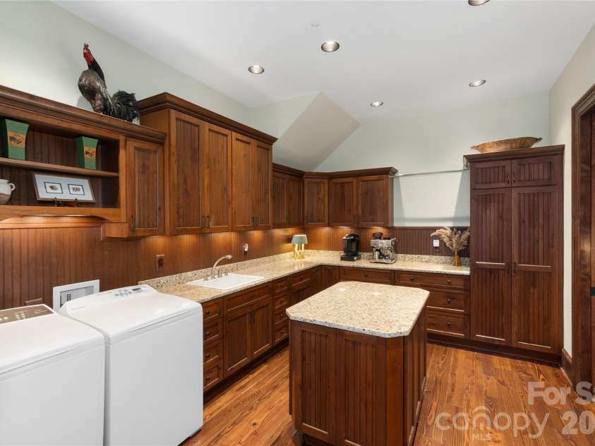 733 Dogwood Lane, Blowing Rock, NC 28605.  MLS# CAR4429155, YatesRealty ID 54463. 