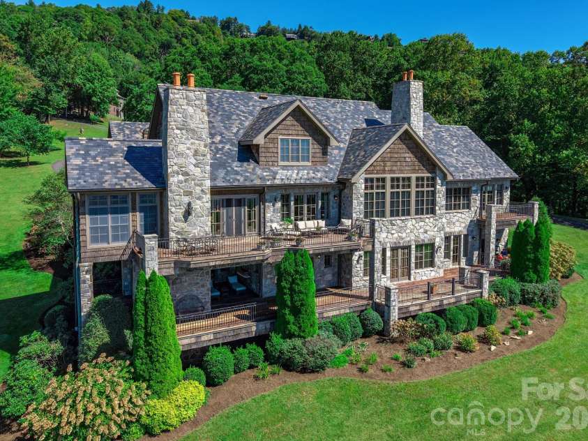 733 Dogwood Lane, Blowing Rock, NC 28605.  MLS# CAR4429155, YatesRealty ID 54463. 